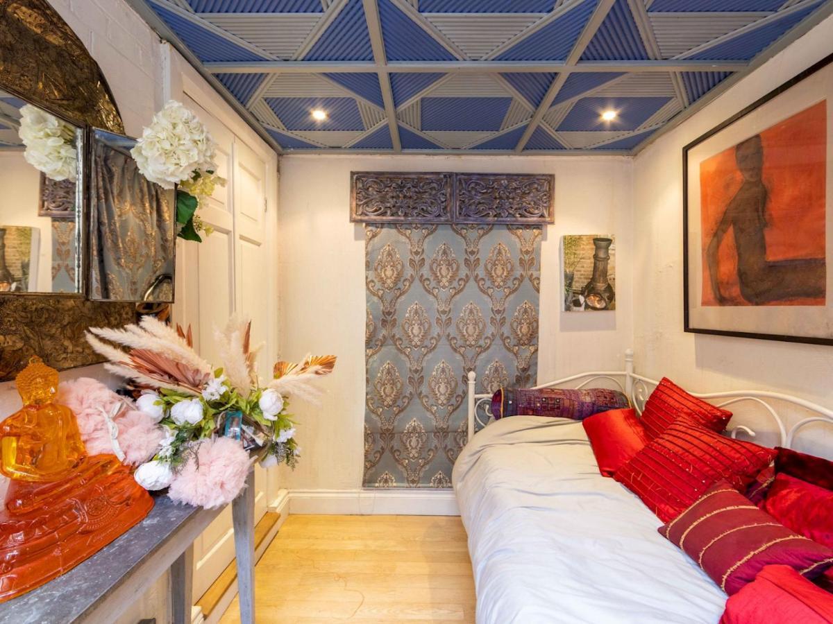 Pass The Keys Split-Floors Antique Apartment In Portobello Road Londra Exterior foto
